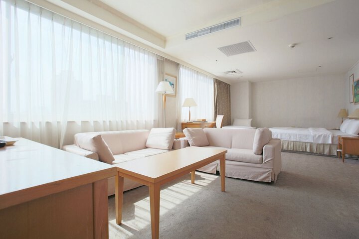 Room 5 of 40