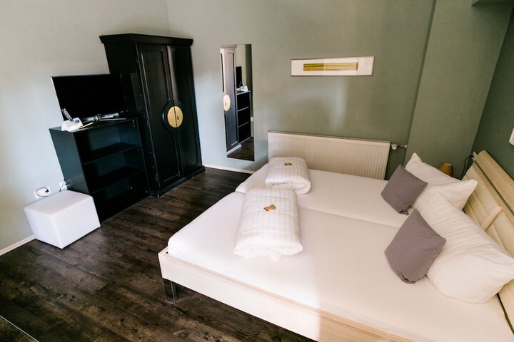 Room 14 of 48