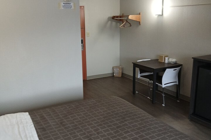 Room 16 of 27