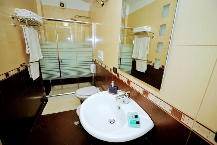 Room 32 of 50