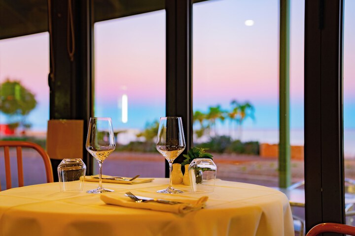 Dining 12 of 43