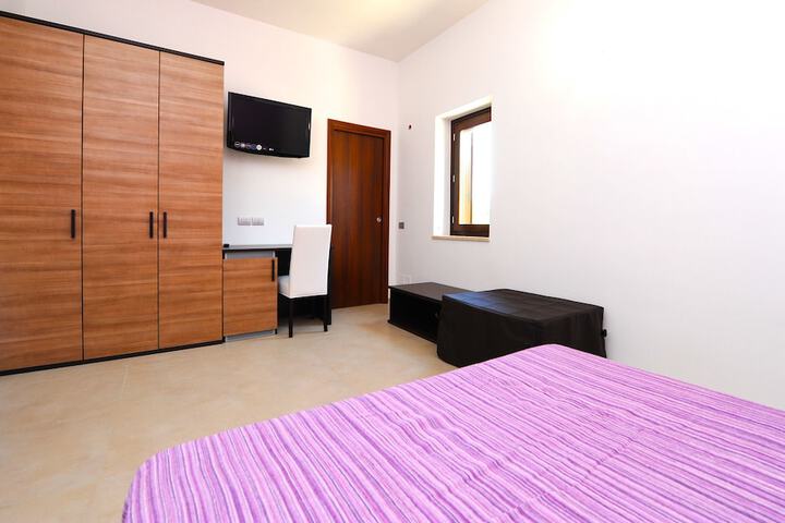 Room 6 of 29