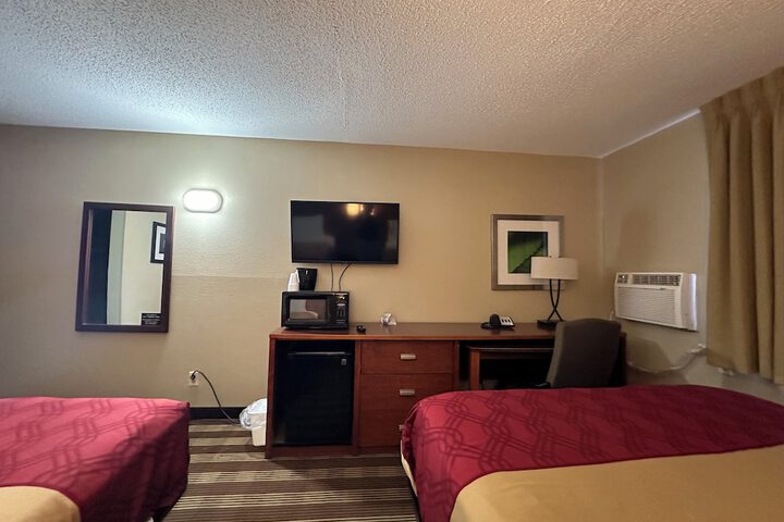 1 Queen Bed (8 of 30)