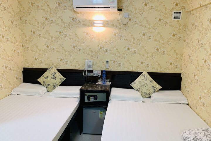 Room 83 of 138