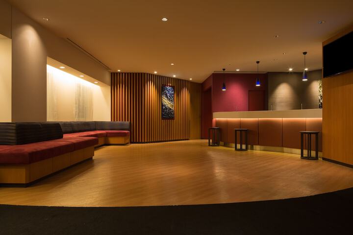 Entrance & Lobby