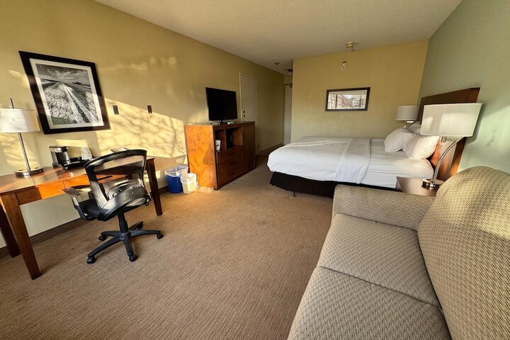 Room 12 of 25