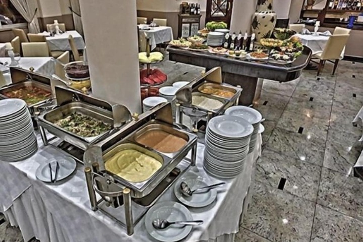 Dining 3 of 6