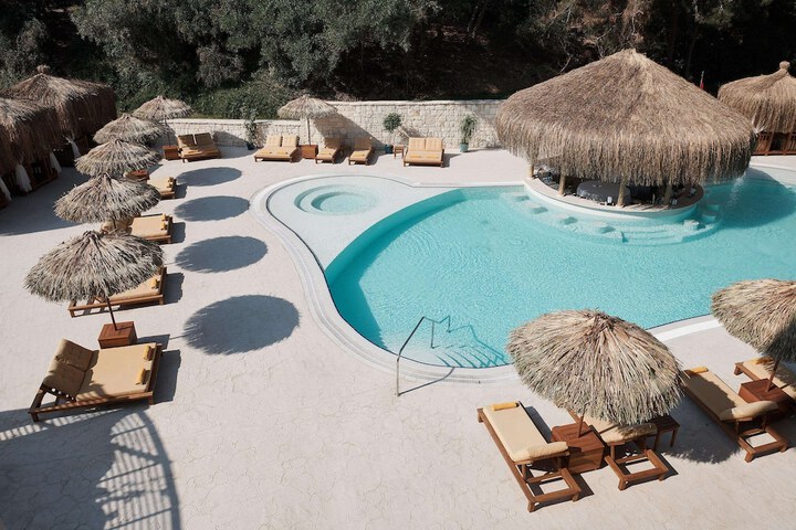 Pool 40 of 126