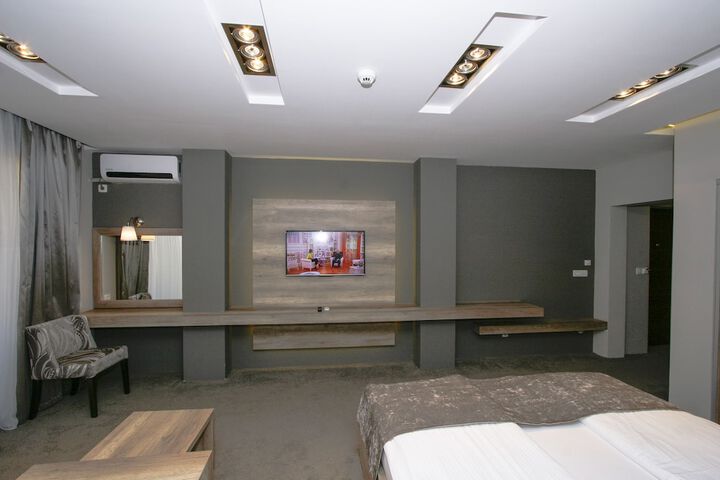 Room 21 of 49