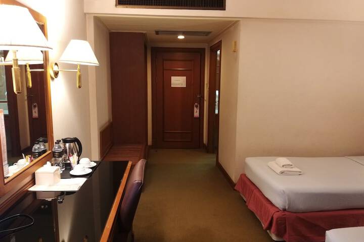 Room 33 of 92