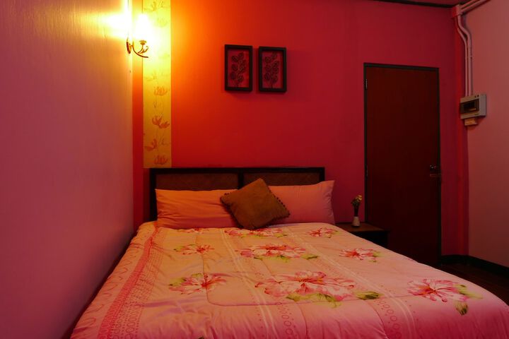 Room 16 of 32