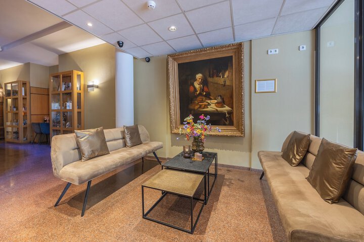 Entrance & Lobby
