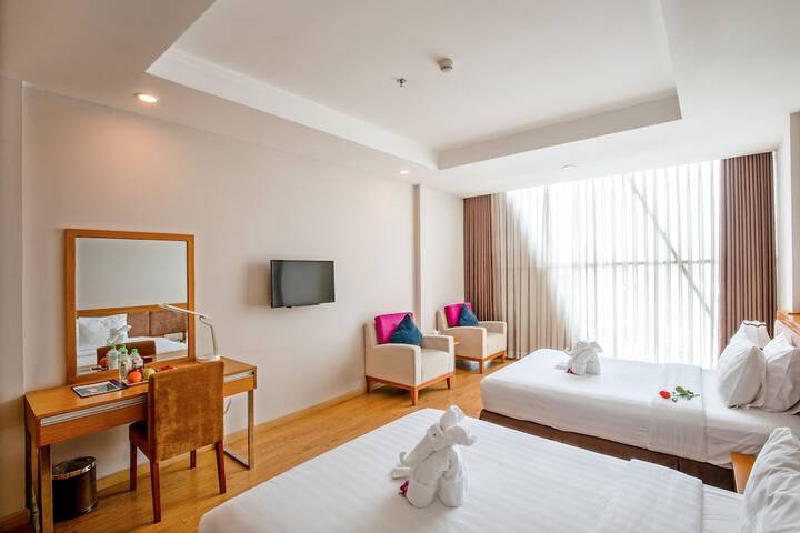 Room 6 of 33