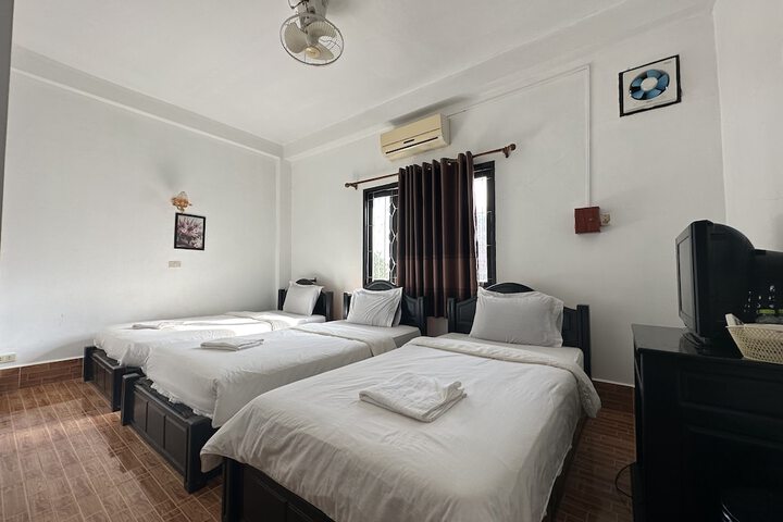 Room 8 of 12