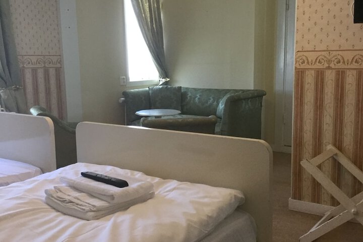 Room 15 of 38