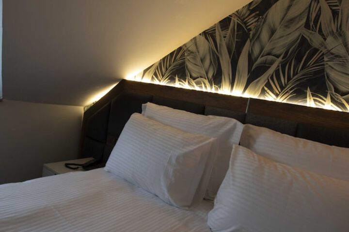 Room 9 of 129