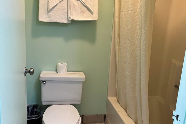 Room 14 of 16