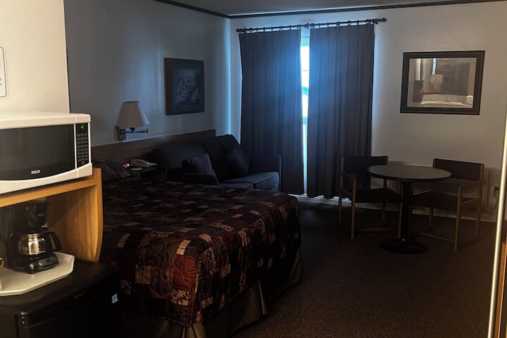 Room 10 of 12