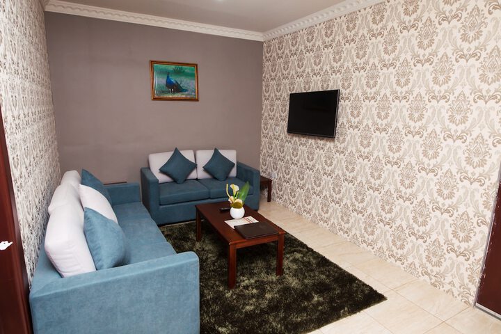 Room 7 of 76