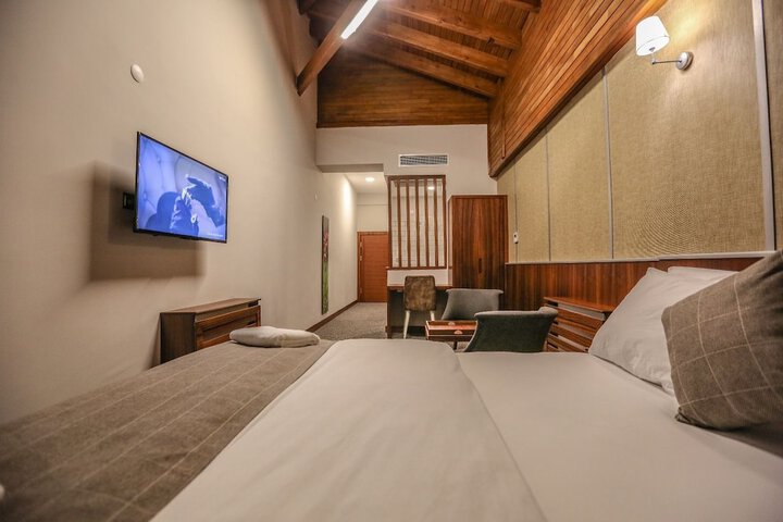 Room 6 of 40