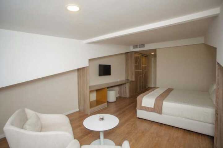 Room 10 of 70