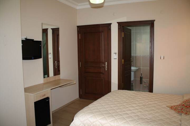 Room 8 of 74