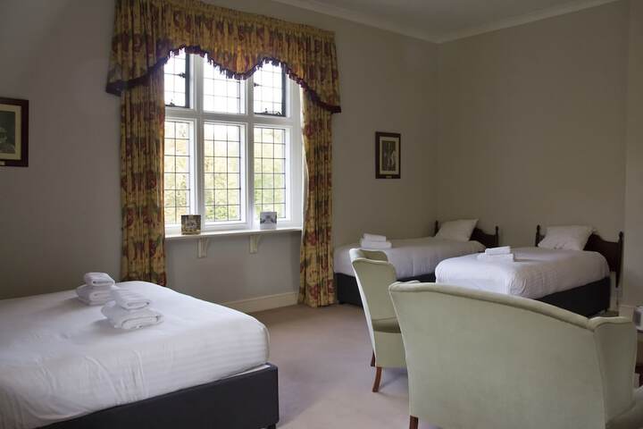 Room 12 of 104