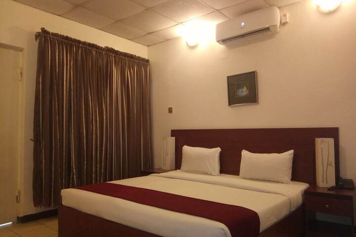 Room 8 of 32