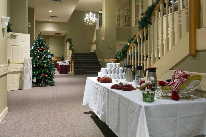 Ballroom/Hall 55 of 72