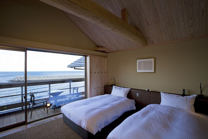Room 7 of 40