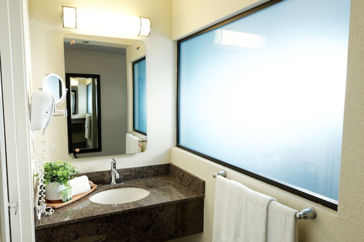 Bathroom sink