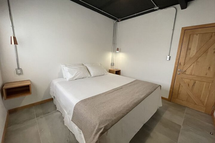Room 2 of 48