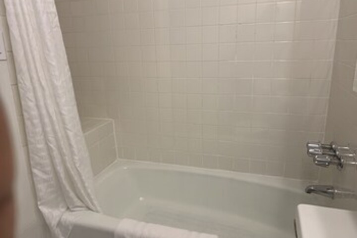 Room 6 of 37