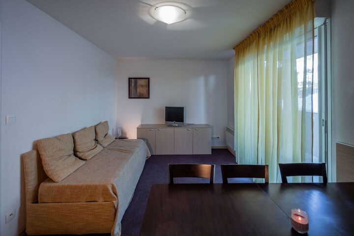 Room 16 of 40