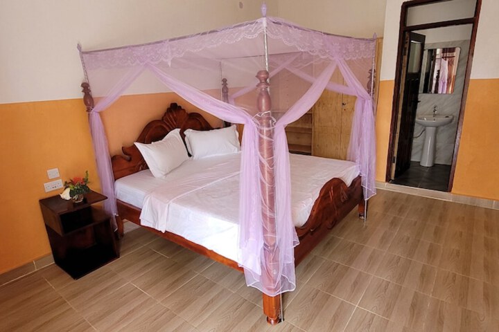 Room 2 of 18