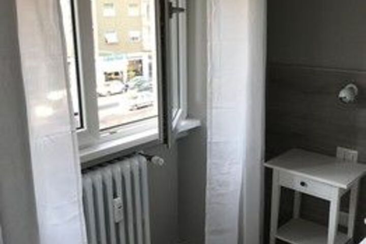Room 12 of 18