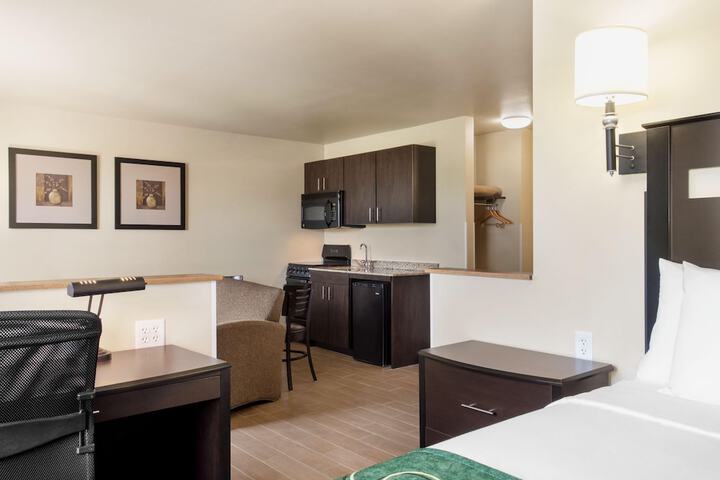 Room 9 of 16