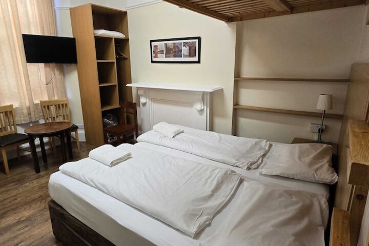 Room 34 of 65