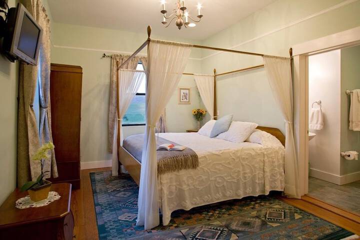 Room 6 of 74
