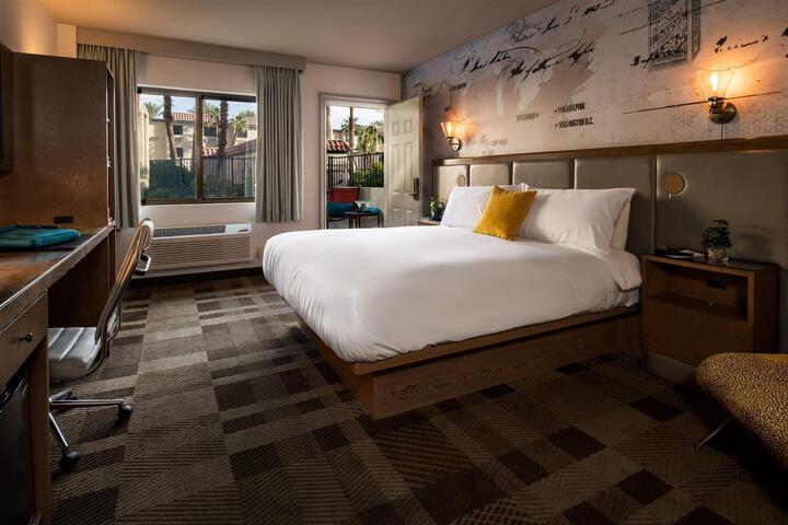 Deluxe Double Bed (12 of 15)