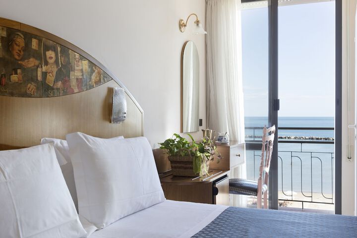 Room 21 of 32
