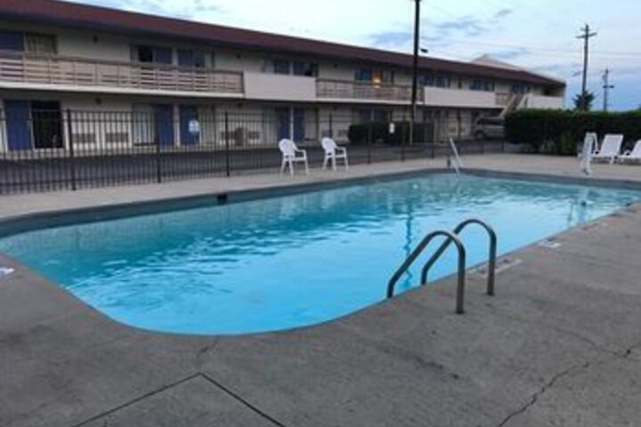 Pool 13 of 16