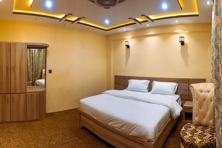 Room 10 of 13