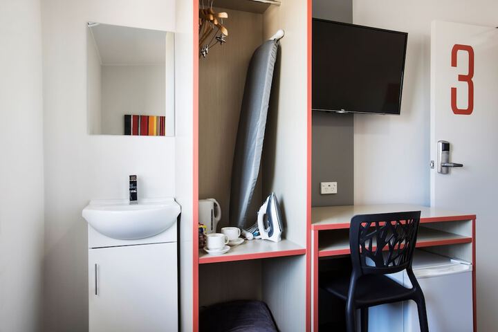 Room 20 of 38