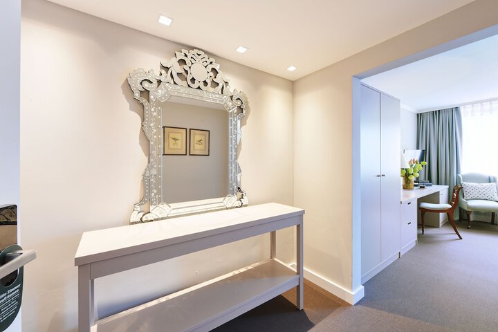 Room 32 of 42
