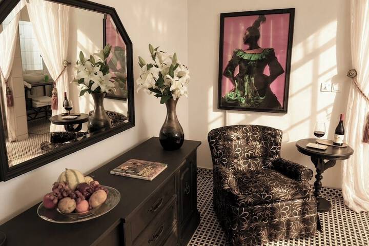 Room 28 of 107
