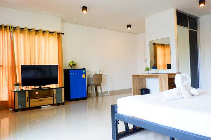 Room 13 of 28