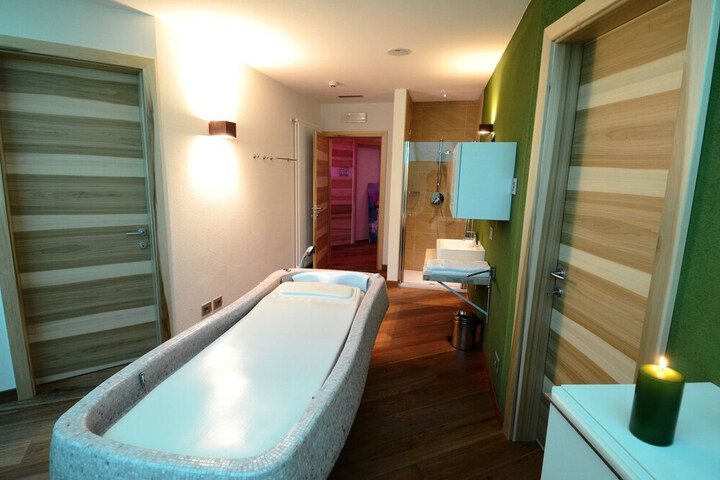 Room 80 of 148