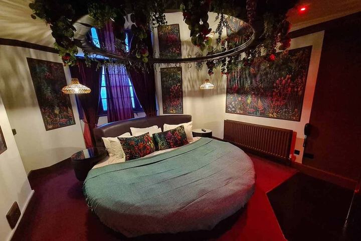 Room 76 of 272
