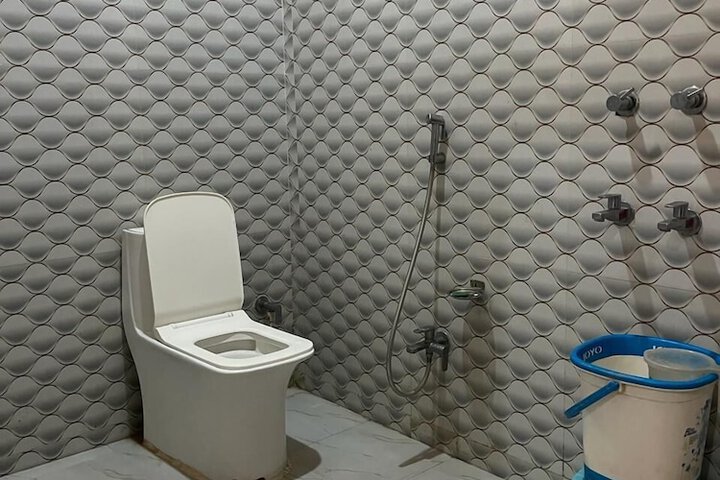 Room 8 of 9